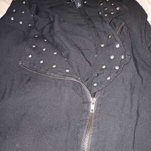 Woman vest size 2 torrid w metal beads